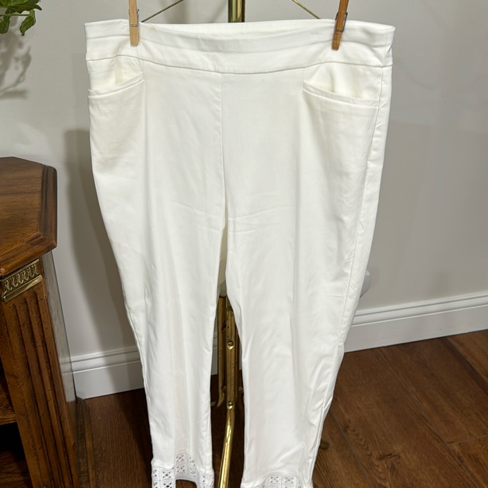 Chicos sz 2R white pants with bottom trim